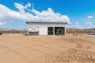 23670 Shirwaun, Apple Valley, CA 92307 - Photo 58