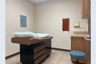 12998 Hesperia Road #203, Victorville, CA 92395 - Photo 18