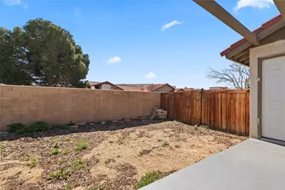 12207 Merrod, Victorville, CA 92395 - Photo 26