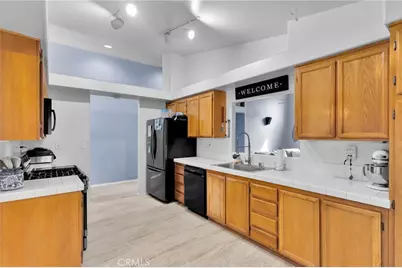 14463 Hillsborough Dr., Victorville, CA 92392 - Photo 12