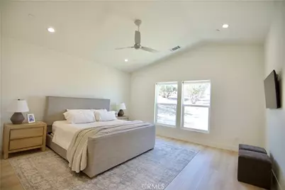 8354 Macron, Oak Hills, CA 92344 - Photo 12