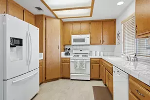 8840 Smoke Tree Rd, Phelan, CA 92371 - Photo 14