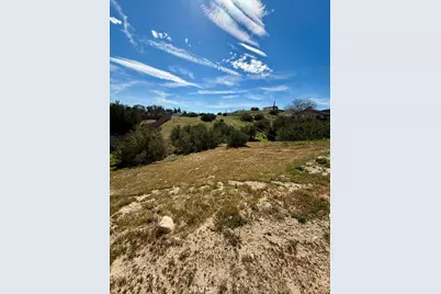 39833319 Plumas, Hesperia, CA 92345 - Photo 2