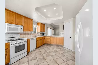 12790 Amberwood Lane, Victorville, CA 92395 - Photo 14
