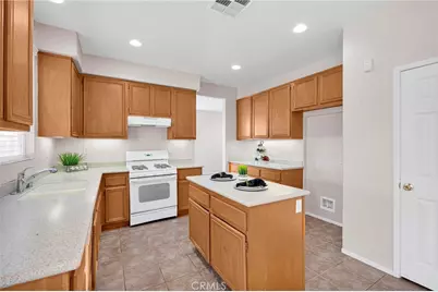 13721 Dove Court, Victorville, CA 92394 - Photo 8