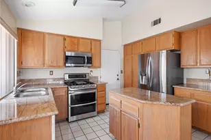 15208 Indian Springs Dr, Victorville, CA 92394 - Photo 10