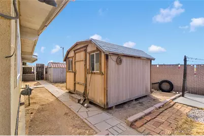 16824 Crestview, Victorville, CA 92395 - Photo 32