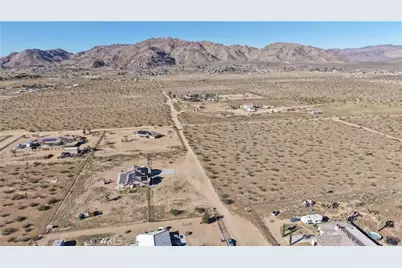 111 Mustang Ave, Apple Valley, CA 92307 - Photo 8