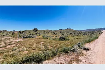 10233 Cerra Vista Street, Apple Valley, CA 92308 - Photo 6