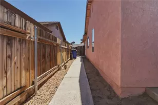 13886 San Gorgonio, Victorville, CA 92392 - Photo 18