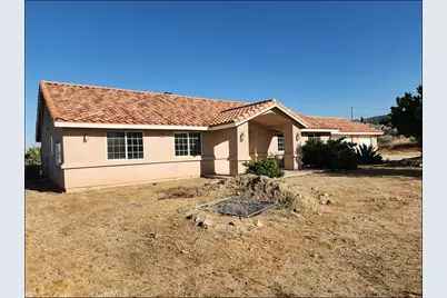 10685 Crystal Air, Pinon Hills, CA 92372 - Photo 2