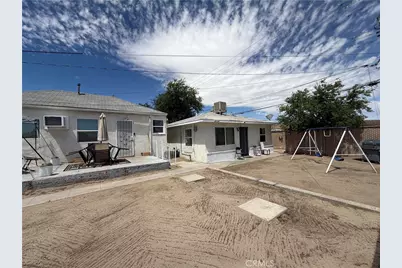 137 W Fredricks, Barstow, CA 92311 - Photo 2