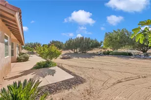 8626 Coyote Trail, Oak Hills, CA 92344 - Photo 32