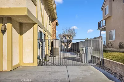 13685 Hidden Valley Road, Victorville, CA 92395 - Photo 32