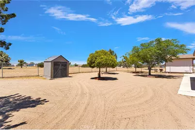 9872 Aster, Oak Hills, CA 92344 - Photo 46