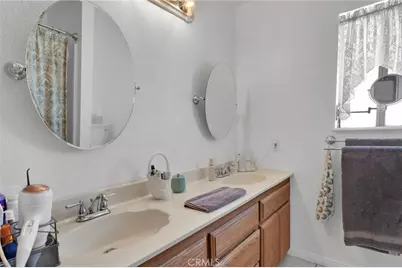 9872 Aster, Oak Hills, CA 92344 - Photo 32