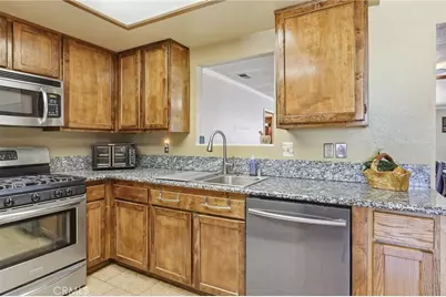16854 Kayuga, Victorville, CA 92395 - Photo 10