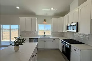 12734 Tate Ct, Apple Valley, CA 92307 - Photo 10