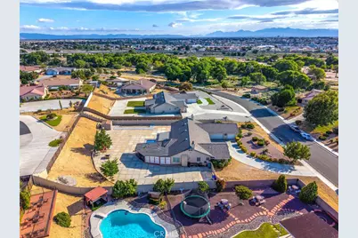 13997 Riverside, Apple Valley, CA 92307 - Photo 46