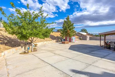 13997 Riverside, Apple Valley, CA 92307 - Photo 44