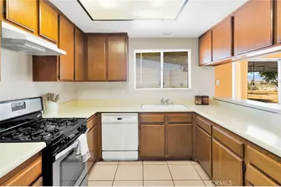 11725 Chisholm Trail, Victorville, CA 92392 - Photo 16