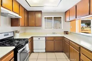11725 Chisholm Trail, Victorville, CA 92392 - Photo 16