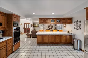 11631 Whitehaven, Oak Hills, CA 92344 - Photo 20