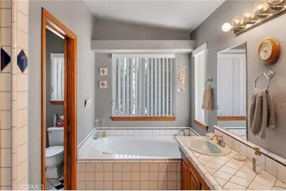 11631 Whitehaven, Oak Hills, CA 92344 - Photo 32