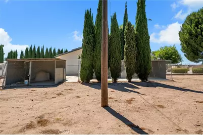 11631 Whitehaven, Oak Hills, CA 92344 - Photo 56
