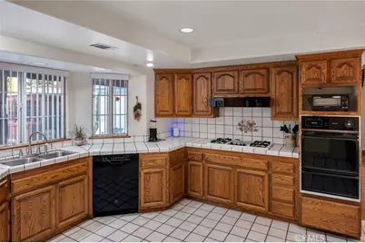 11631 Whitehaven, Oak Hills, CA 92344 - Photo 18
