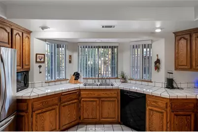 11631 Whitehaven, Oak Hills, CA 92344 - Photo 10