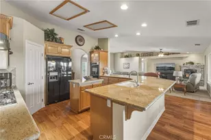 11526 Prairie, Oak Hills, CA 92344 - Photo 8