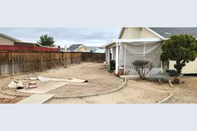 12418 Highgate Ave, Victorville, CA 92395 - Photo 6