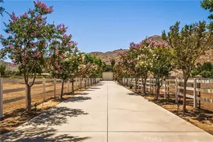24155 Maze Stone Ct, Hemet, CA 92545 - Photo 4