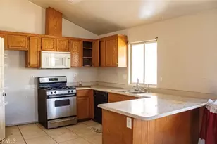 124 Old Drovers Ln, Bakersfield, CA 93307 - Photo 2