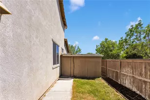 8430 Fillmore Ct, Oak Hills, CA 92344 - Photo 52