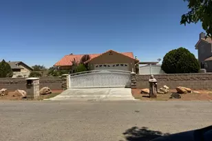 22410 Broken Lance Ct, Apple Valley, CA 92307 - Photo 8