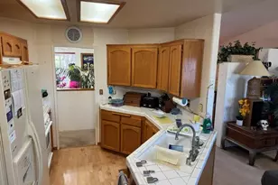 22410 Broken Lance Ct, Apple Valley, CA 92307 - Photo 2