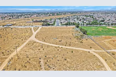 13702 Del Cerro Street, Victorville, CA 92392 - Photo 8