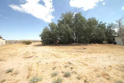 21212 Rainbow, Hinkley, CA 92347 - Photo 4