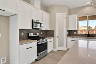 18310 Lakeview Dr, Victorville, CA 92395 - Photo 14