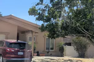 13887 Oakmont Dr, Victorville, CA 92395 - Photo 2