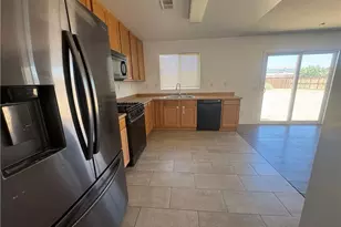 16562 Jasmine St, Victorville, CA 92395 - Photo 6