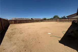 16562 Jasmine St, Victorville, CA 92395 - Photo 30