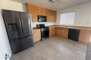 16562 Jasmine St, Victorville, CA 92395 - Photo 4