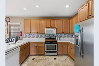 15126 Bluffside Lane, Victorville, CA 92394 - Photo 14