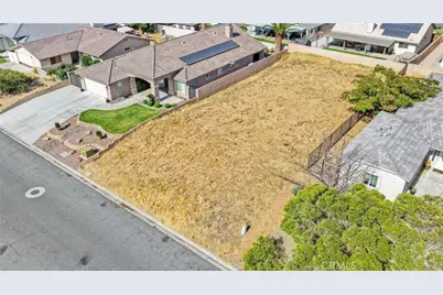 12819 Yellowstone, Victorville, CA 92395 - Photo 2