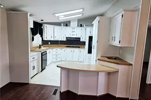 9161 Santa Fe, Hesperia, CA 92345 - Photo 14