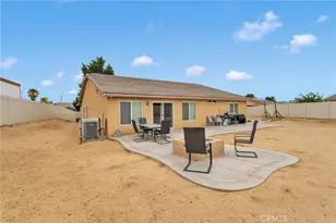 17647 Park Plaza Ct, Victorville, CA 92395 - Photo 36