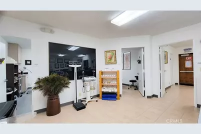 18145 US Highway 18 #G, Apple Valley, CA 92307 - Photo 6